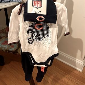 Chicago Bears 3 piece onesie set NWT